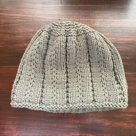 Grey knit Pom beanie - Picture 2 of 4